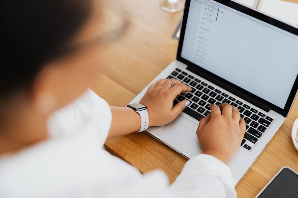 Email hosting dla firmy — jak wybrać pocztę, która nie ląduje w spamie - ilustracja artykulu